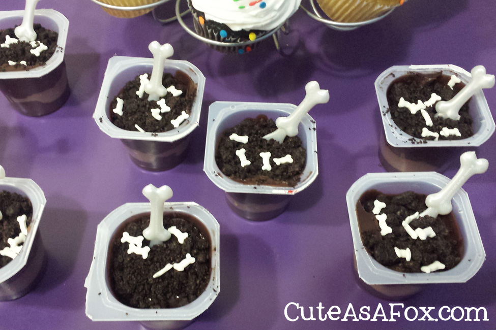 Puppy Art Party - Dog bone dirt cups. Pudding cups, crushed sandwich cookies and bone sprinkles make up this easy dessert. Make it extra special with dog bone spoons. 