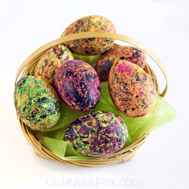 Just 9 drops of paint turns an ordinary egg into something extraordinary. Don't get stuck with the usual easter eggs decorating ideas, give these spin art Easter eggs a try.