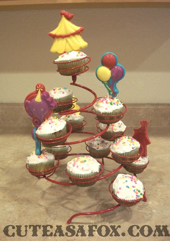 Carnival Party: Cupcake Stand